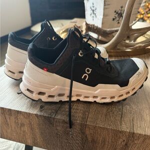 OnCloud Running Women’s Trail Runners. Size 8.5. Good condition!